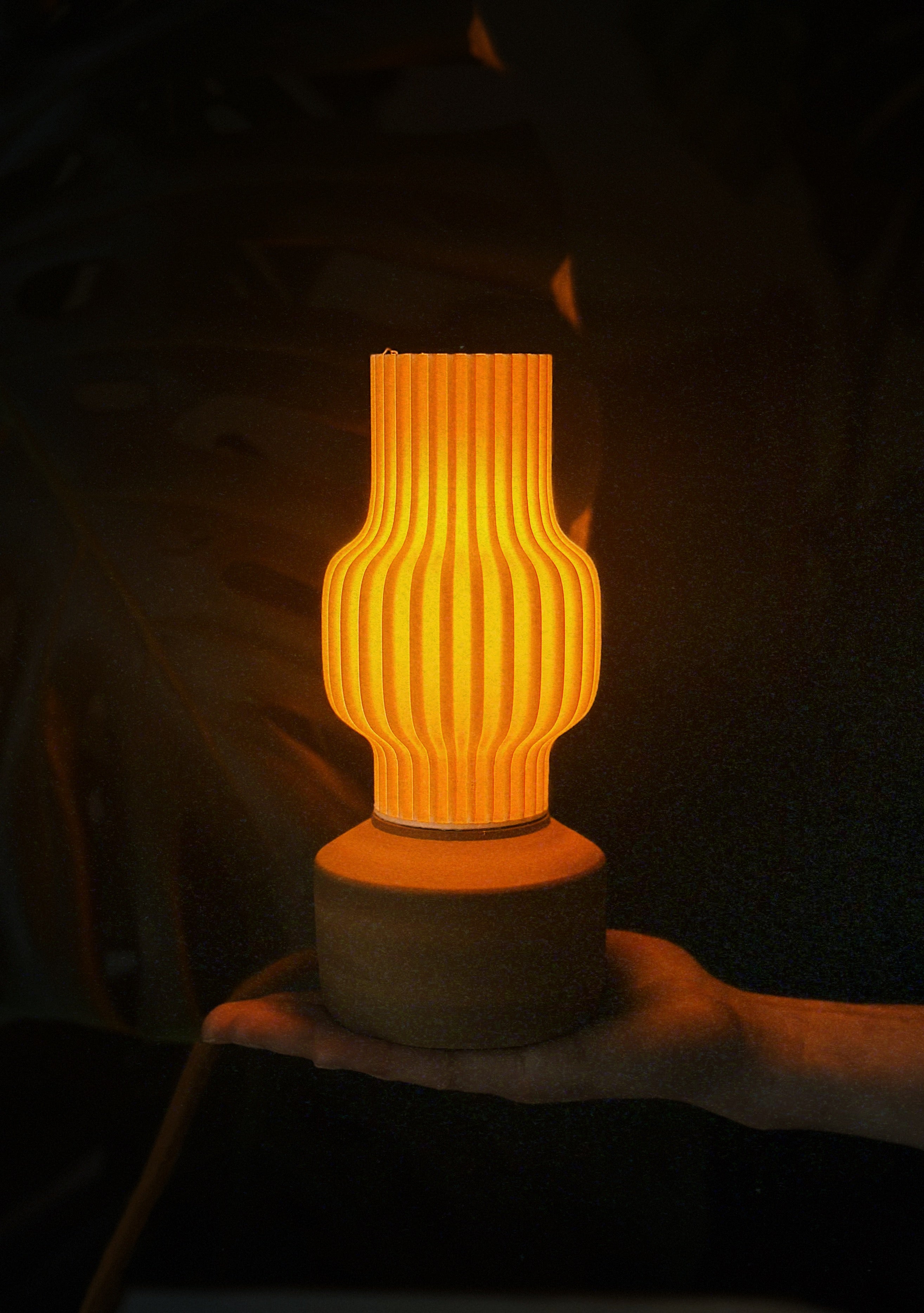 OLIV 02 Mała lampa stołowa