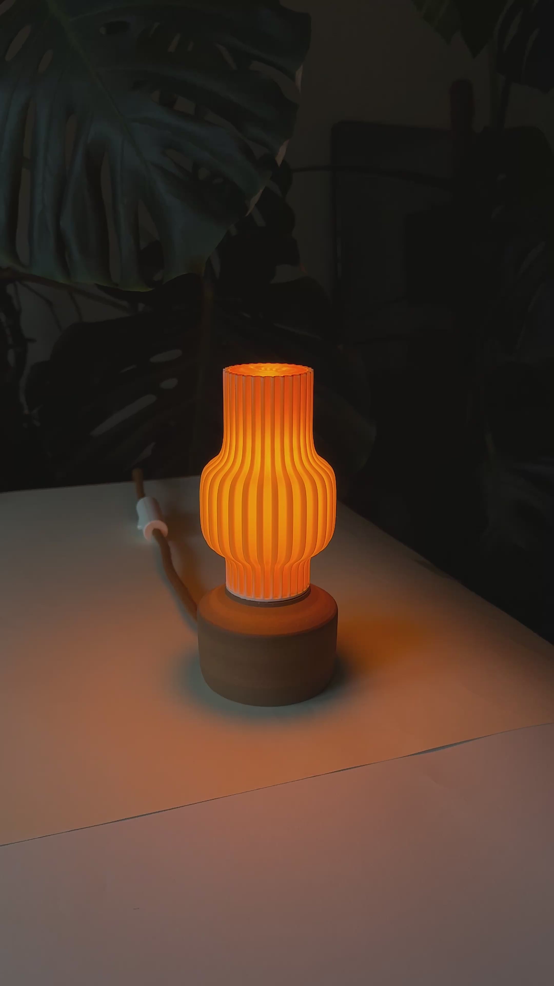 OLIV 02 Mała lampa stołowa
